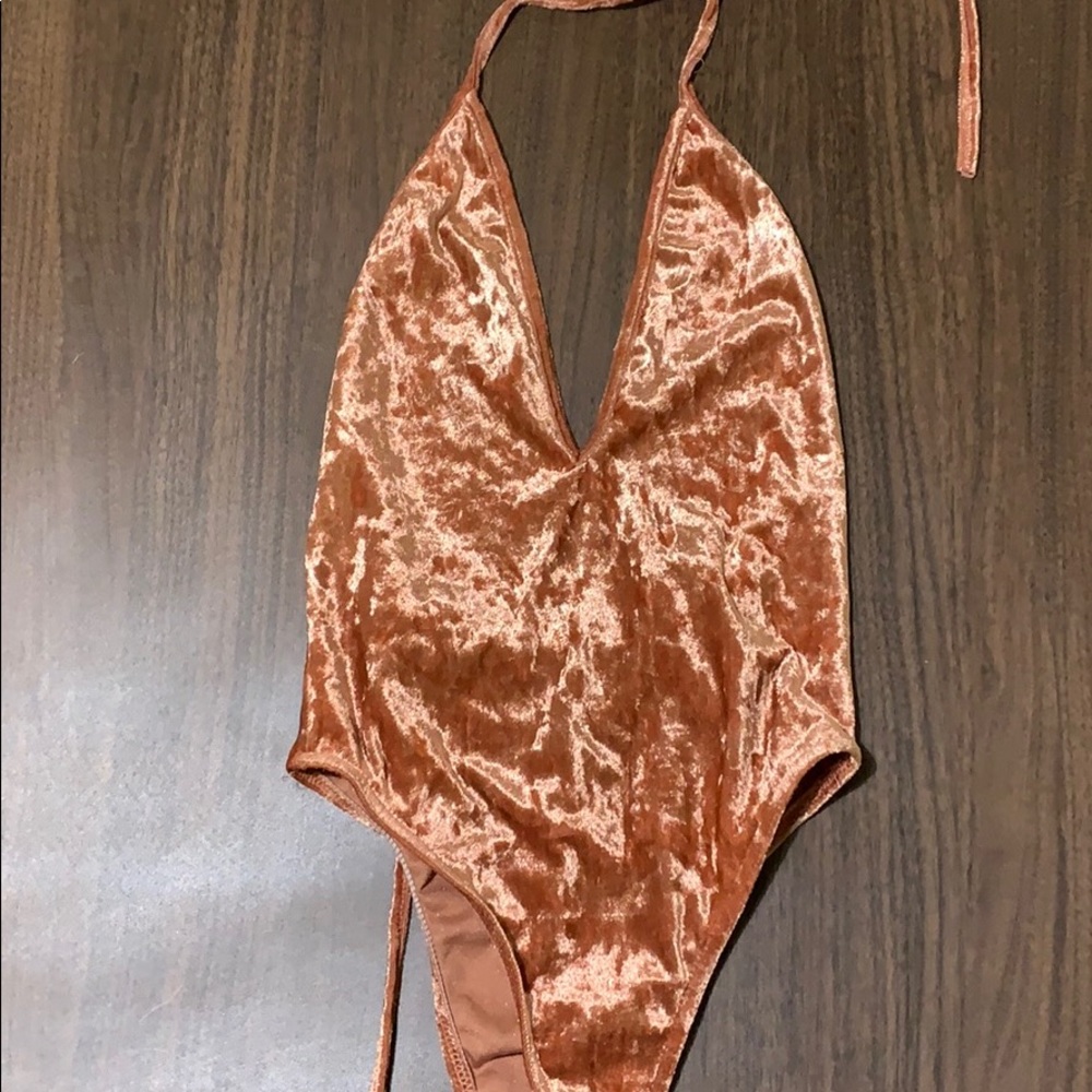 Very booby, velvet bodysuit